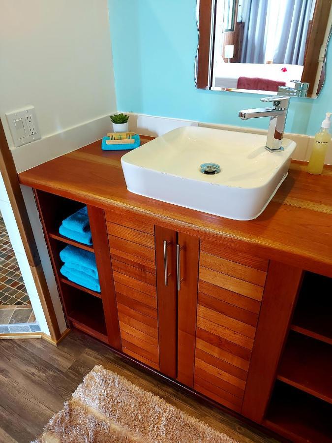 The Sunsetter Bed & Breakfast Bocas del Toro Exterior photo