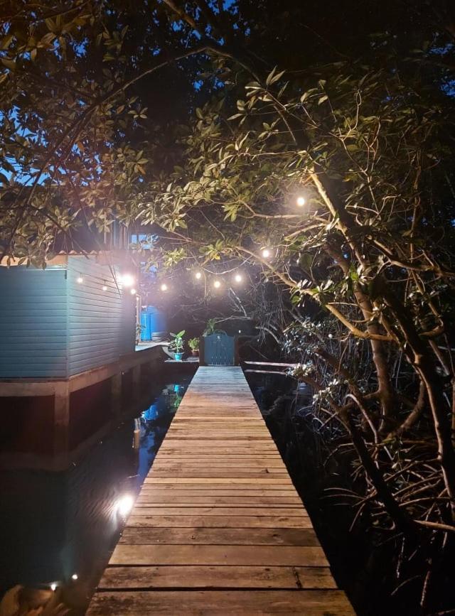 The Sunsetter Bed & Breakfast Bocas del Toro Exterior photo