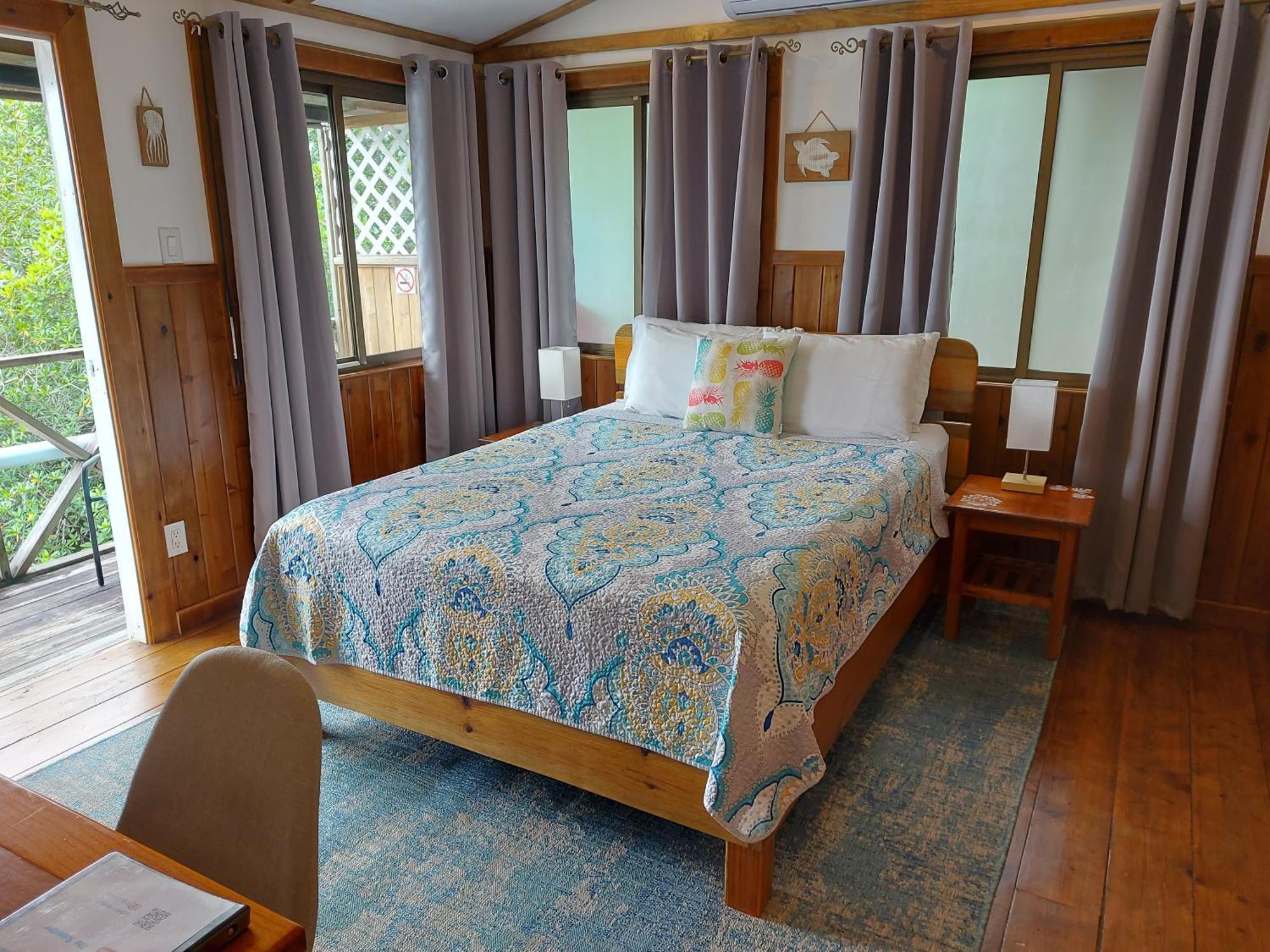 The Sunsetter Bed & Breakfast Bocas del Toro Exterior photo