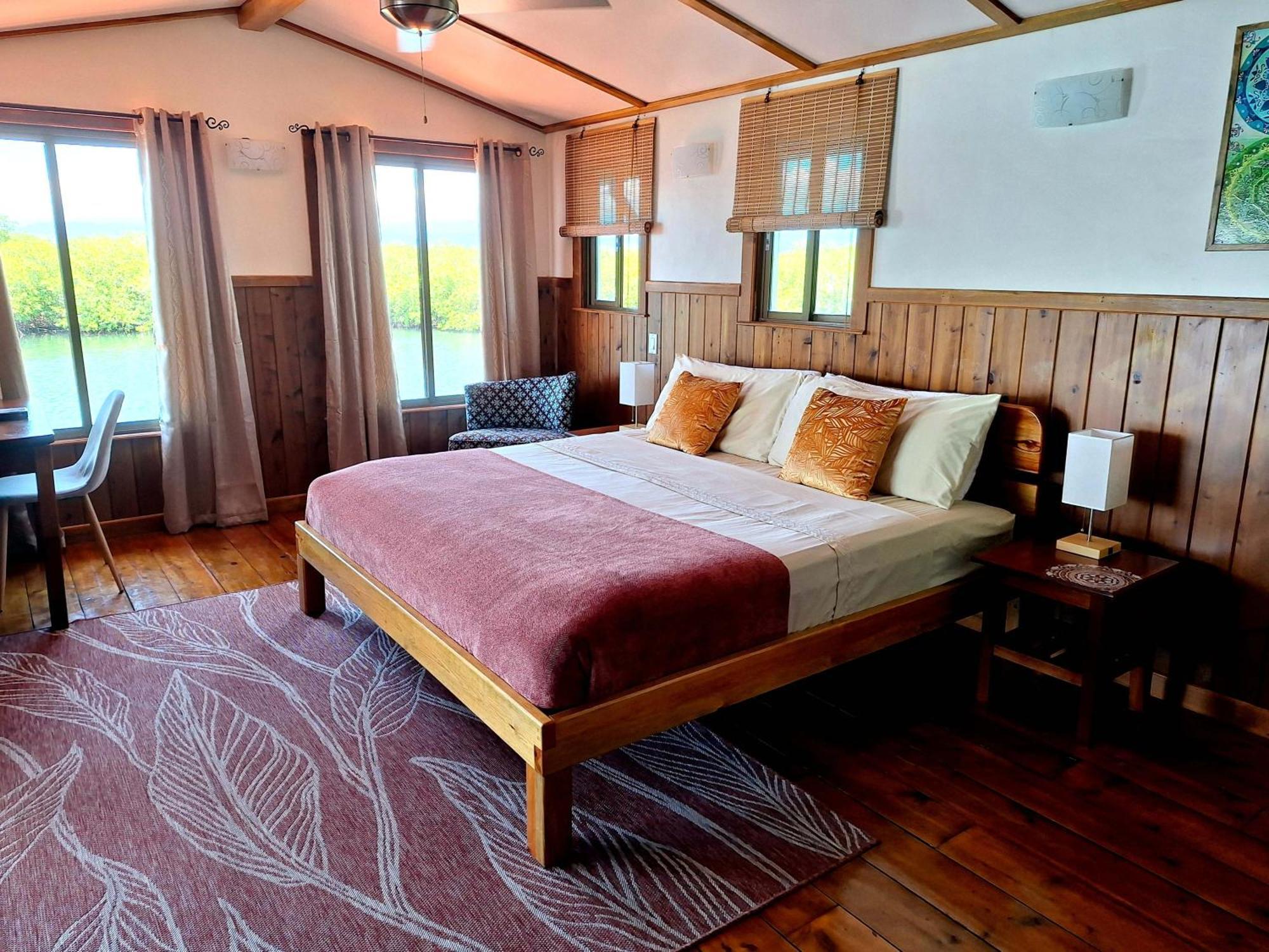 The Sunsetter Bed & Breakfast Bocas del Toro Exterior photo